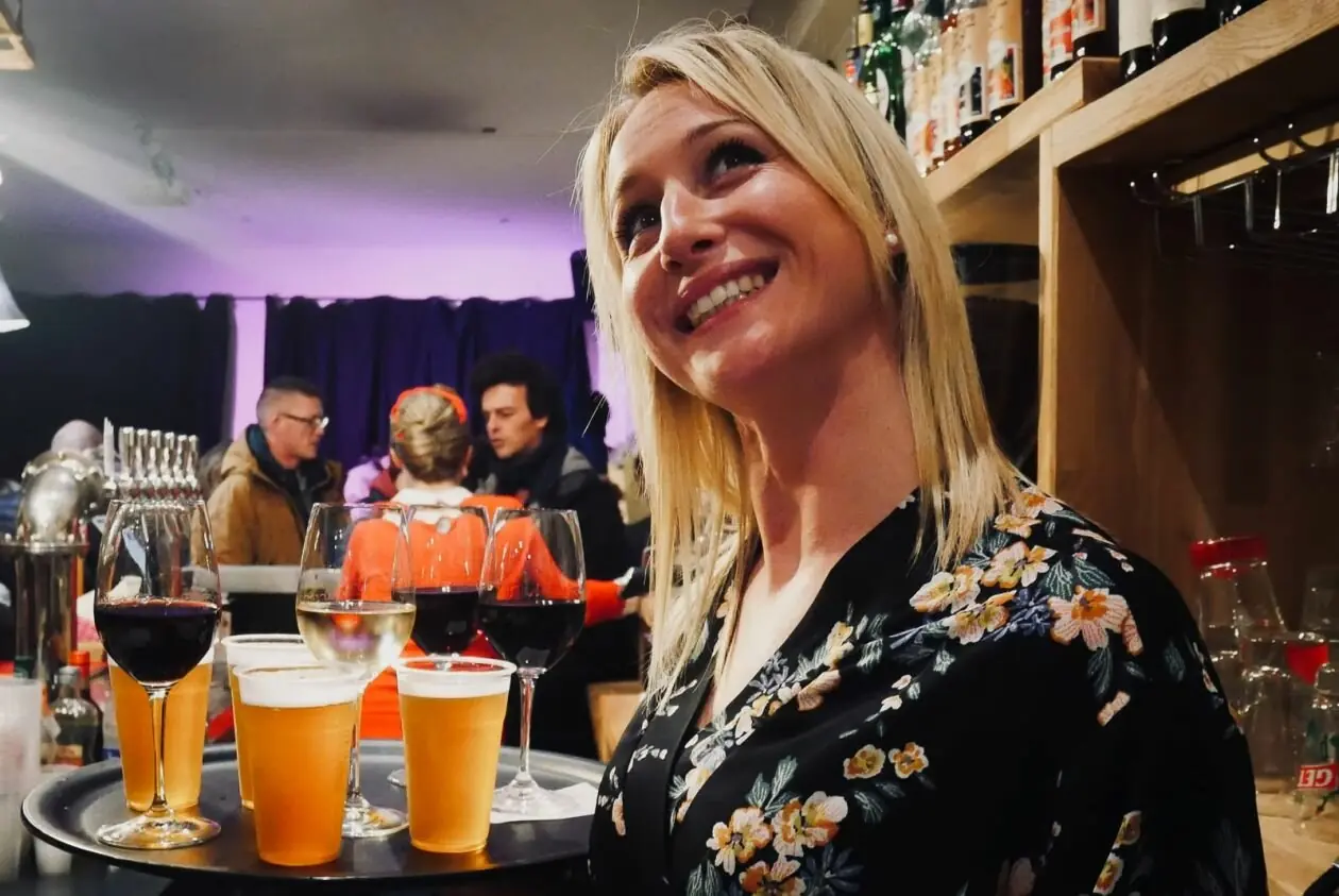 Cocktails colorés des Sœurs Pinard à Lisieux pour un EVG ou un EVJF entre amis